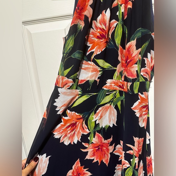 Floral Halter Neck Dress - Size 6 - Excellent condition! - Picture 2 of 11
